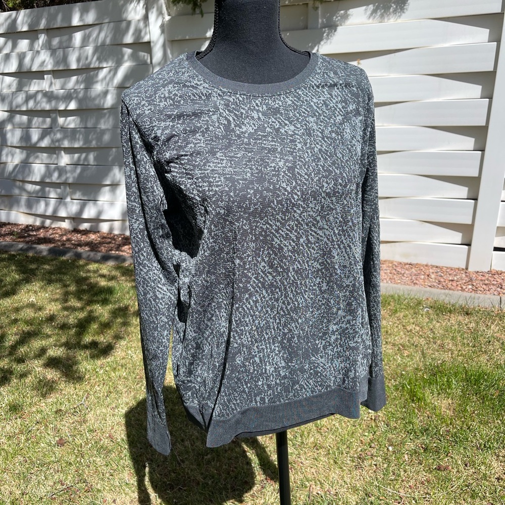 Lululemon Rest Less Gray and Black Pull Over